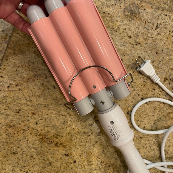 Insert name here curling wave wand used once - Picture 2 of 3